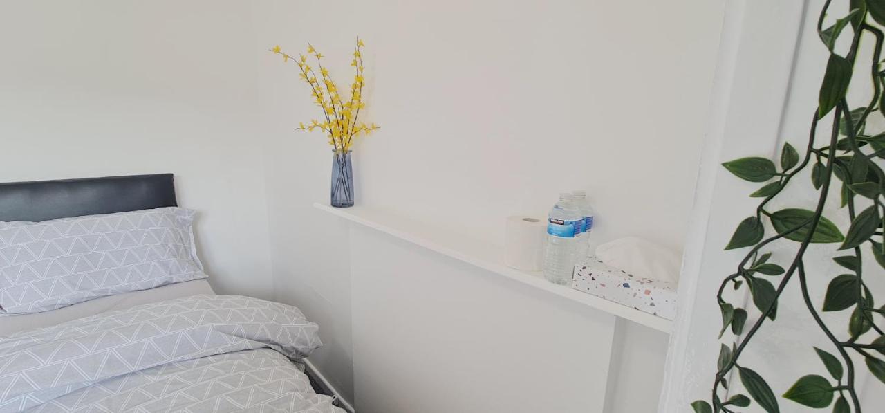 Move Inn Estates - Multiple Rooms ลอนดอน ภายนอก รูปภาพ